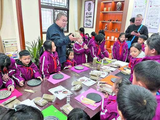 鹤山区把阅读嵌入生活圈